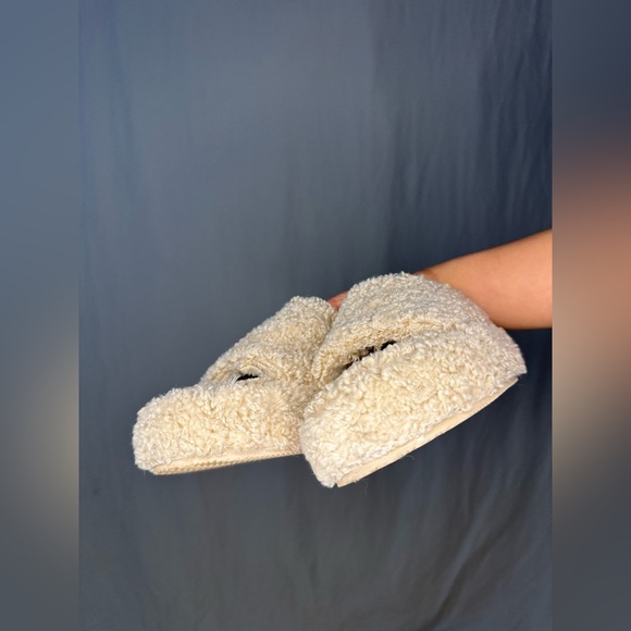 Abercrombie & Fitch Sherpa Slippers - Picture 11 of 11